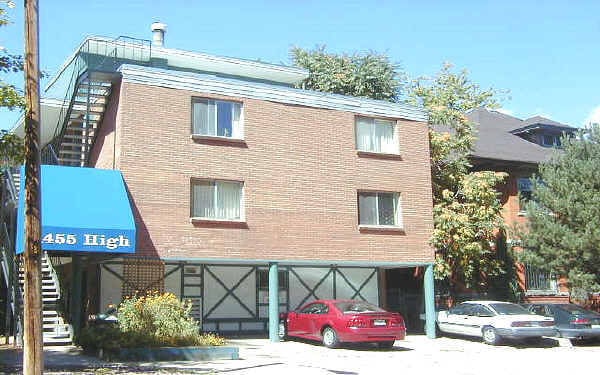 1455 N High St St Charles Apartments