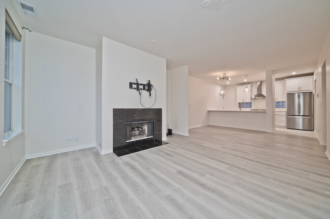 Photo - 301 W Goethe St Condo Unit 103