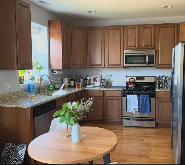 Photo - 3051 W Fullerton Ave