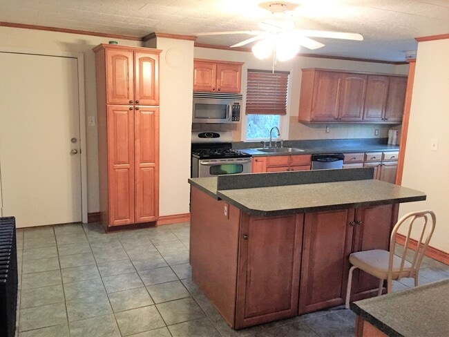 Photo - Mt. Washington house, 3 bedroom 2 1/2 bath house with great kitchen, yard, laundry June 1st