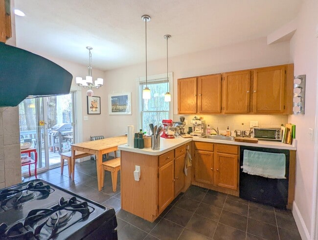 Building Photo - 392 Washington St Unit 1