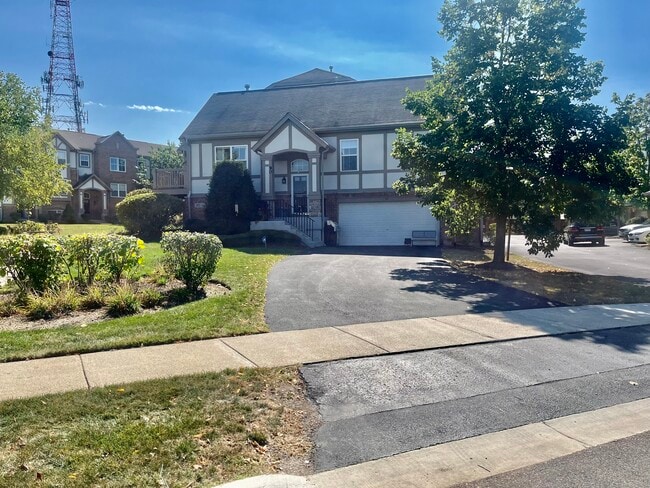 Building Photo - 90 Rosehall Dr