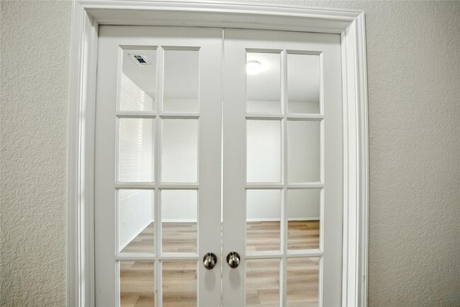 Photo - 8137 Kurgan Trail