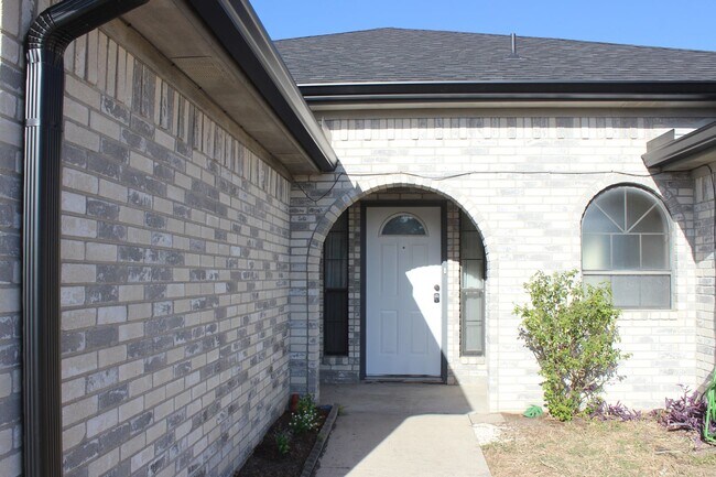 Photo - Charming 3-Bedroom Home in Jamesway Addition – Available Now!