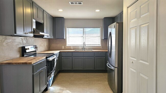 Photo - 1202 Dyer Ave