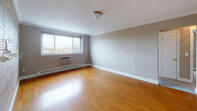 Photo - 250 School St