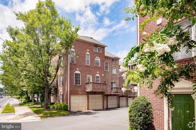 Building Photo - 2400 N Greenbrier Ct Rental