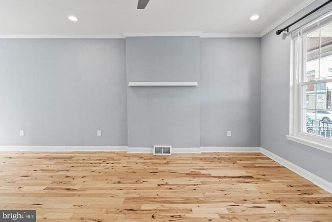 Photo - 260 Roxborough Ave