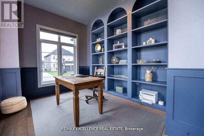 Photo - 301 Somme St