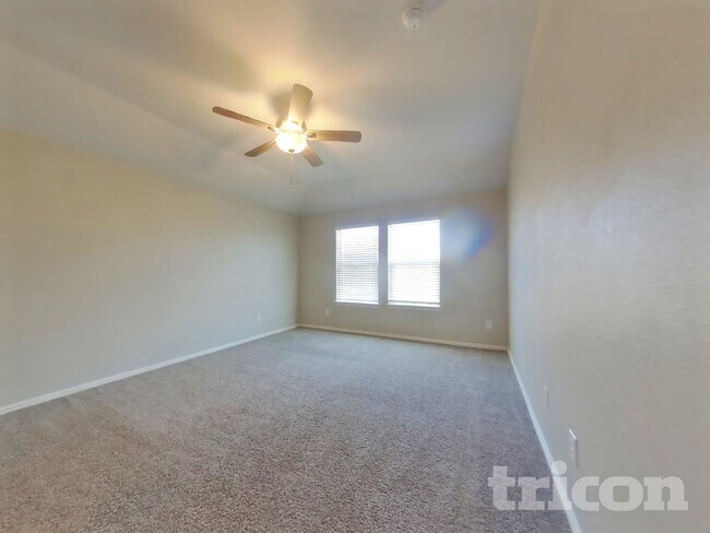 Photo - 532 Houndstooth Dr