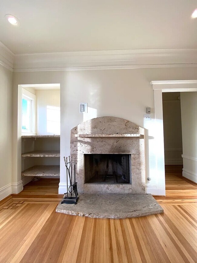 Photo - 2550 Gough St