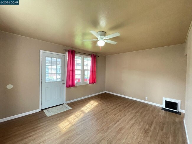 Photo - 25 Baldwin St