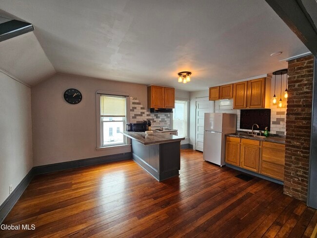 Photo - 51 Sacandaga Rd