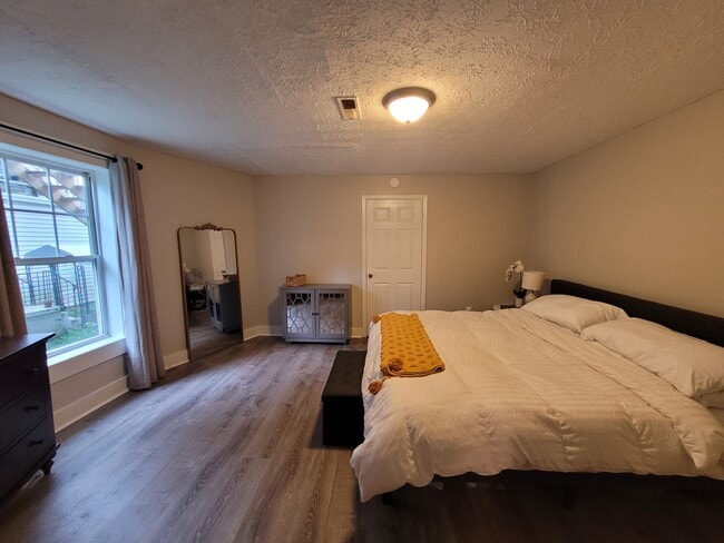 Photo - 2455 Woodbine Ave House Unit 1