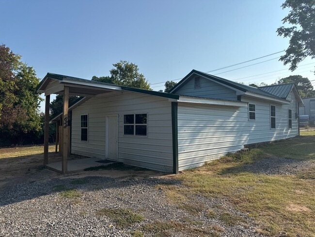 Building Photo - 628 State Line Rd Rental