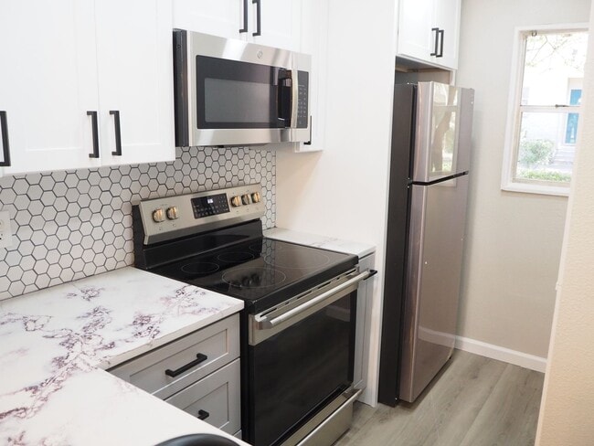 Photo - 962 S Weatherred Dr