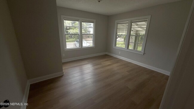 Photo - 1645 W 12th St