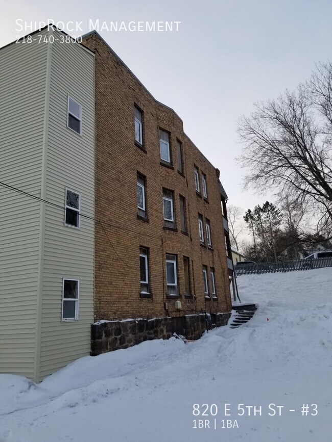 Photo - 820 E 5th St Unidad #3