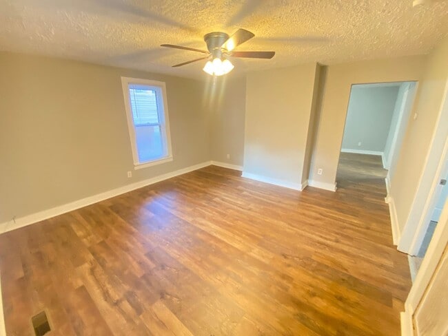 Photo - Fully Remodeled 2022 2bd/1ba House close to Dowtown and Hwy 70