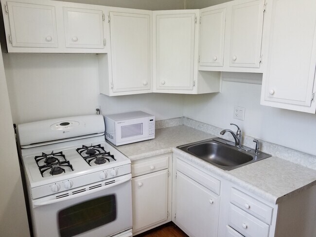 Photo - 983-995 National Rd