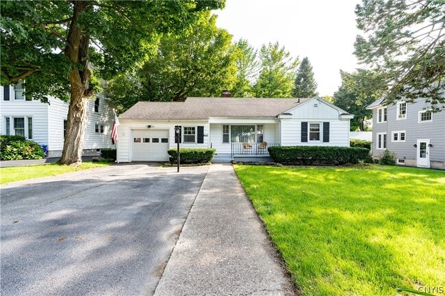 Photo - 325 Paddock St