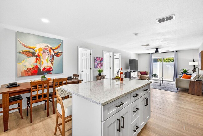 Photo - 310 W Warren Ave Unit ID1372309P