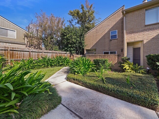 Photo - 2056 Augusta Dr Unidad 2/15