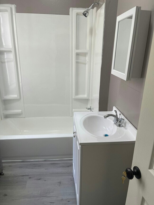 Photo - 6437 N Broad St Unit 2nd fl Rear