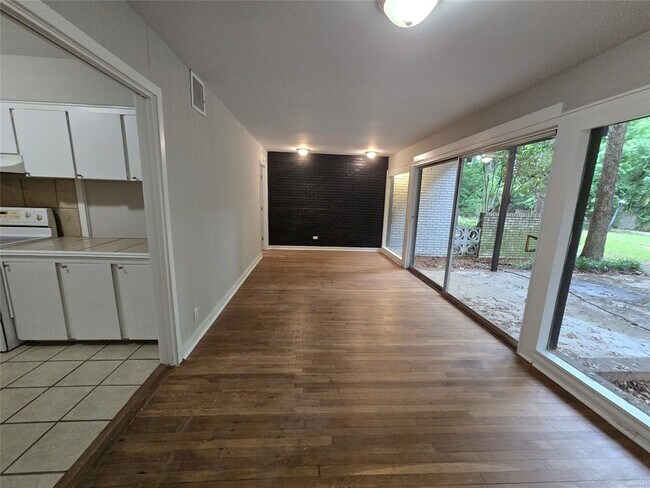 3733 Wesley Dr