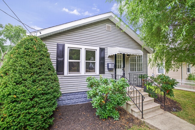 Building Photo - 1369 Tonawanda Ave Rental