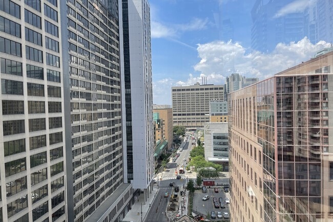 Building Photo - 711 Bay St.