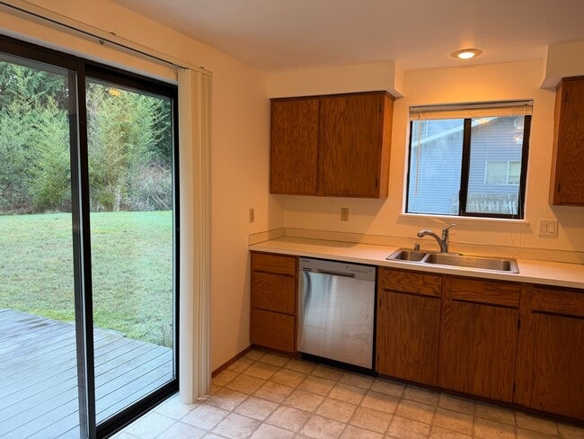 Photo - Commuter Dream and Only Five Minutes From The Clinton Ferry!