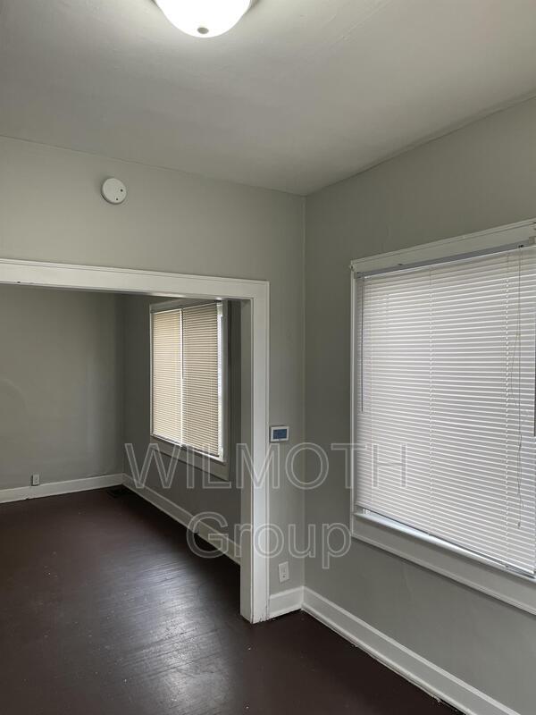 Photo - 2827 North Kenwood Avenue - 1