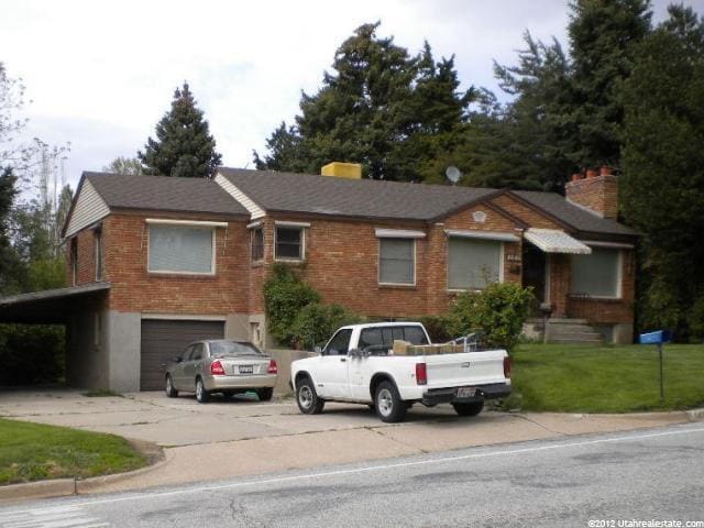 Building Photo - Perfect 2-Bedroom 1 block from Weber State - Spacious layout with the Yard