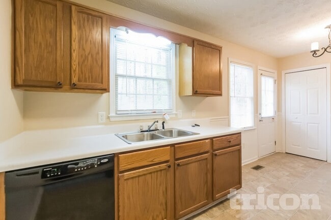Photo - 441 Dillon Dr