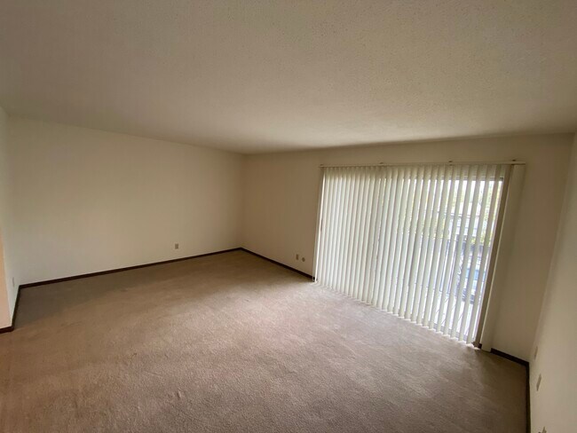 Hamlet 1 Bed - Living Area w/ Balcony Option - Versailles Apartments