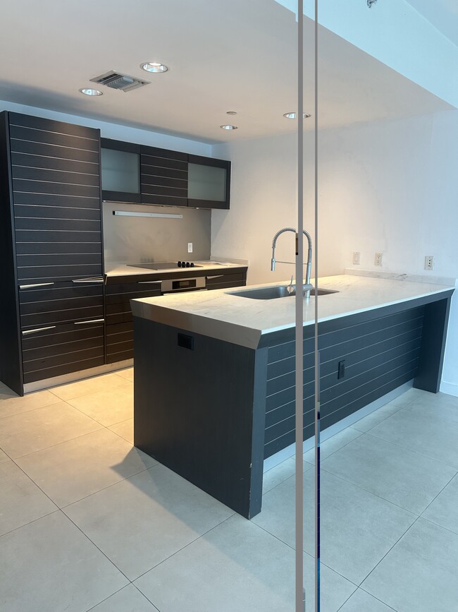 Building Photo - 200 Biscayne Boulevard Way Unit 4013