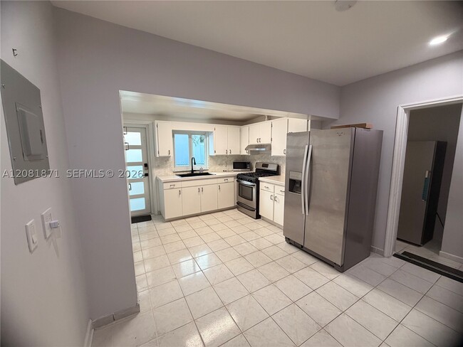 5911 SW 6th St Unit 2