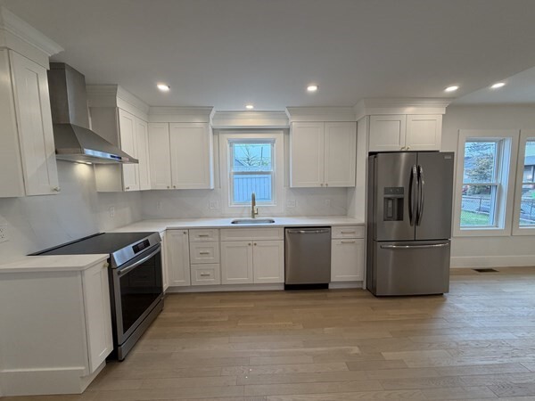 Kitchen - 7 Bennett St Unit 1