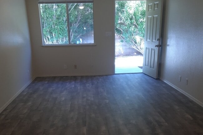 Photo - 435 Rick Ct #I