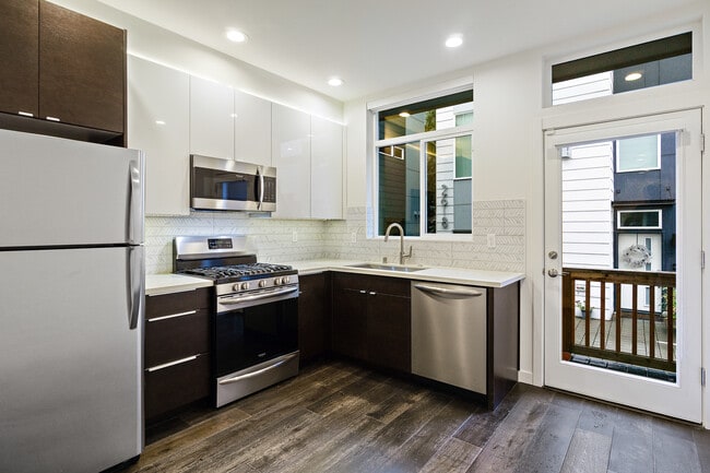 Building Photo - 2614 SW Nevada St