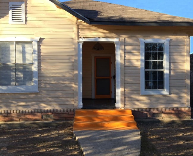 Photo - 203 Gorman Unidad B