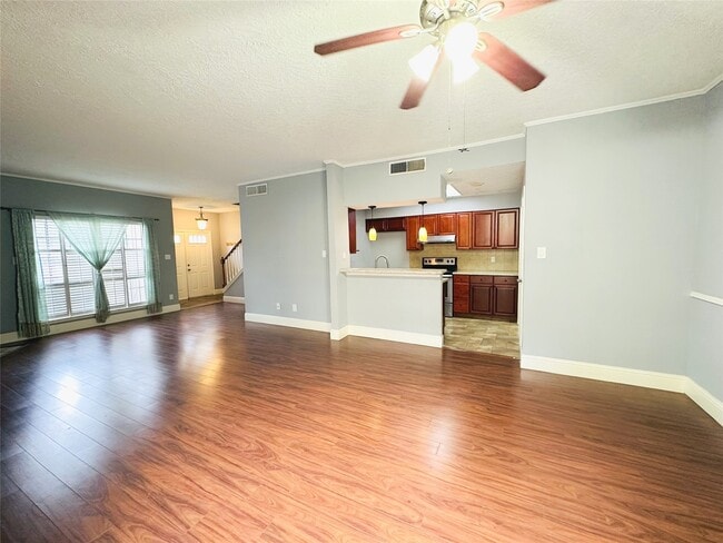 Building Photo - 7350 Kirby Dr Unit 33