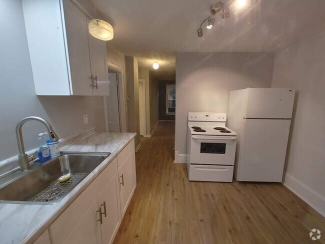Building Photo - 1427 Winchester Ave Unit Upper Rental