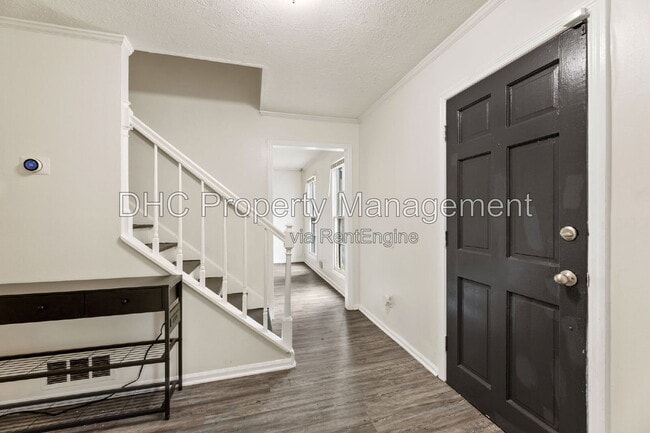 Photo - 652 Bantry Ln