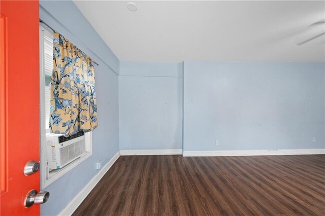 Photo - 1124 Graymont Dr SW