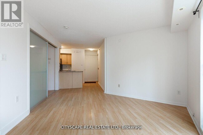 Photo - 80 Joe Shuster Way