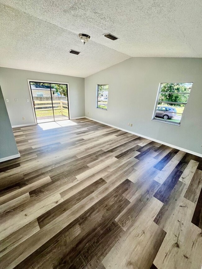 Photo - NICE 3BR/2BA Dade City Home w/ a Deck!! NO...