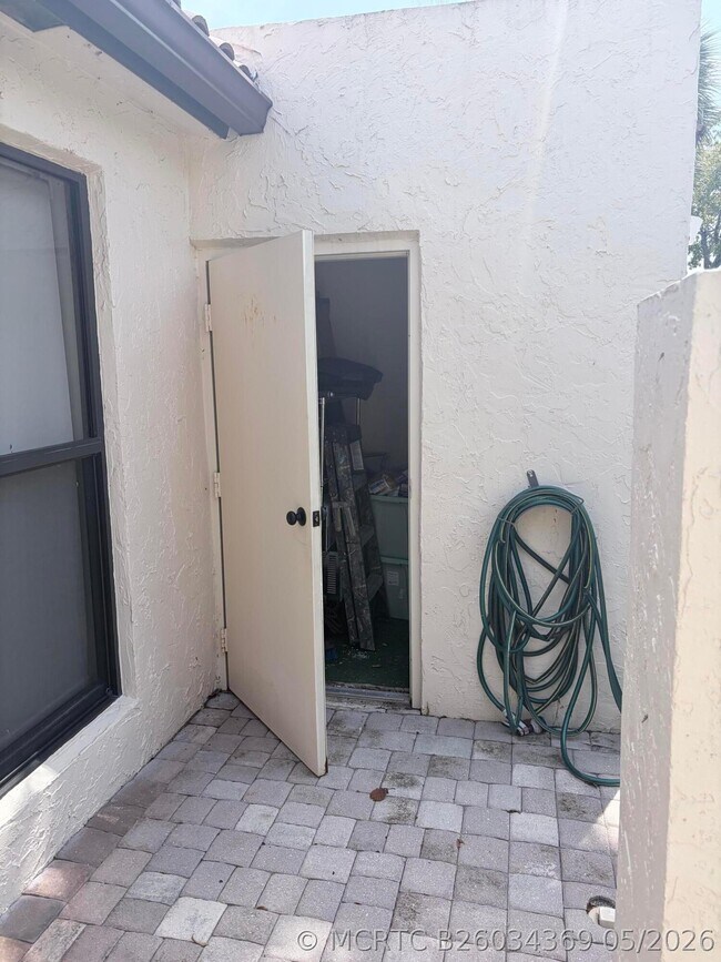 Photo - 3072 Inglewood Terrace