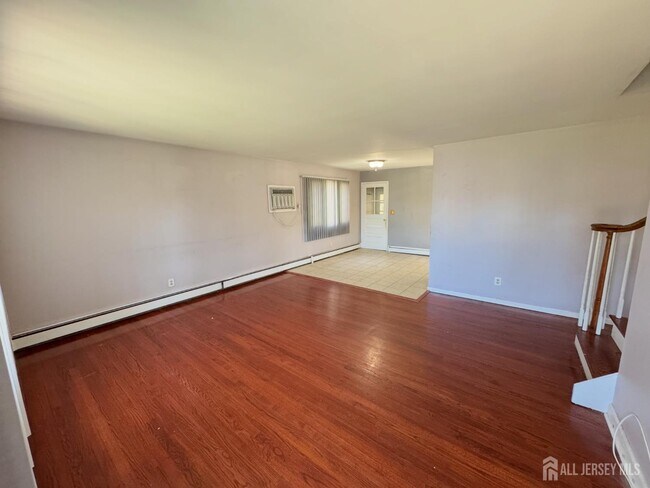 Photo - 6 Universal Ave Casa